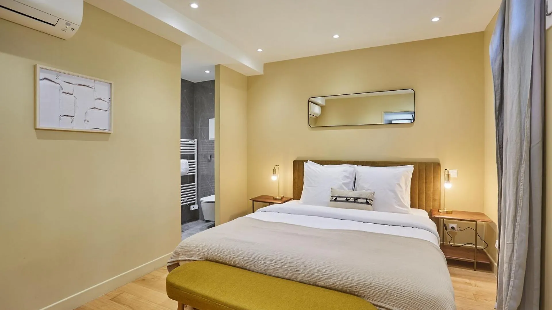Apartment Center Of Paris By Studio Prestige