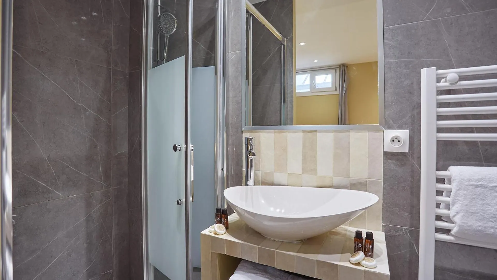 Apartment Center Of Paris By Studio Prestige France