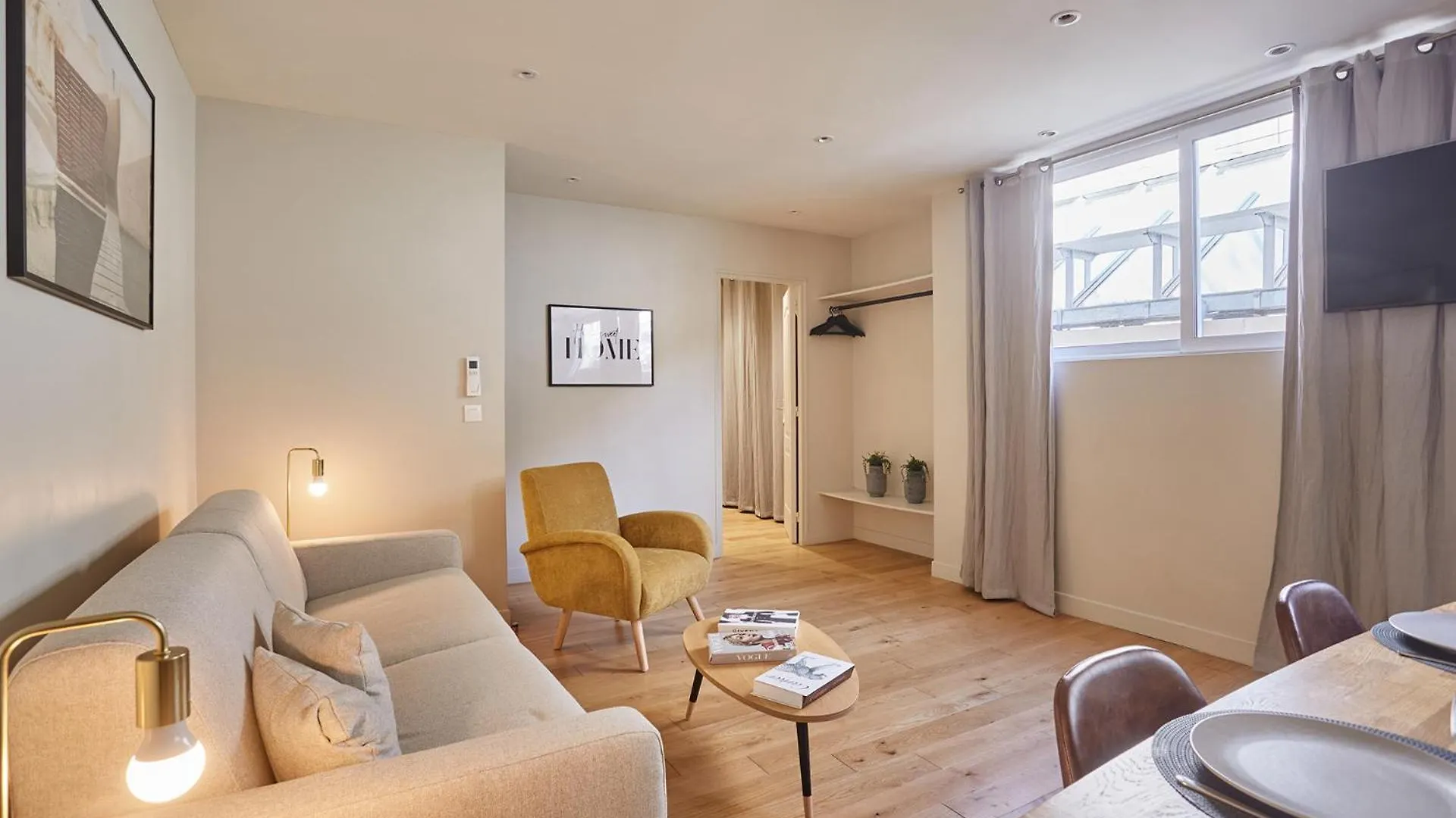 Apartment Center Of Paris By Studio Prestige