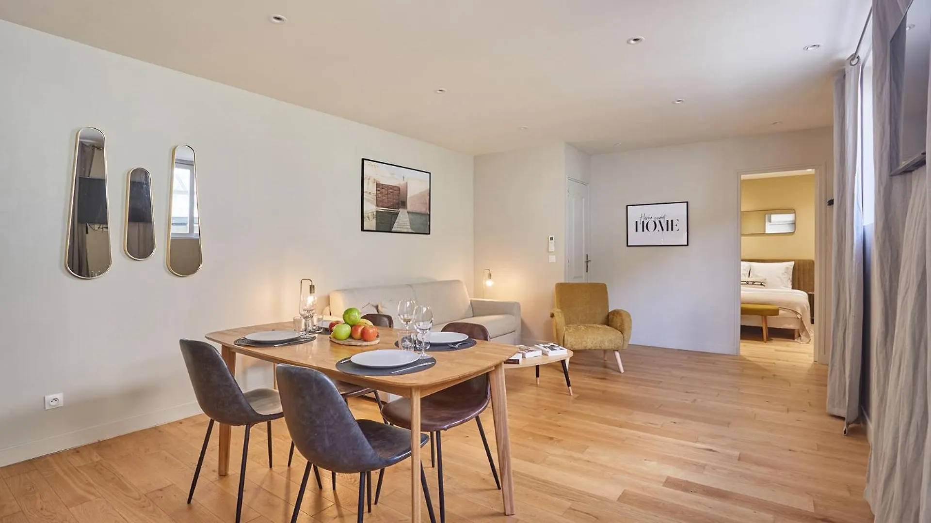 Apartment Center Of Paris By Studio Prestige